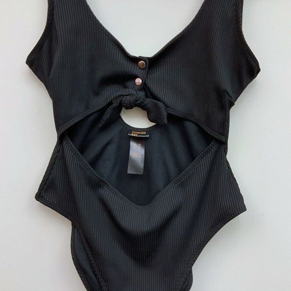 Sommer Ray Black One Piece High Leg Swimsuit - Picture 4 of 11